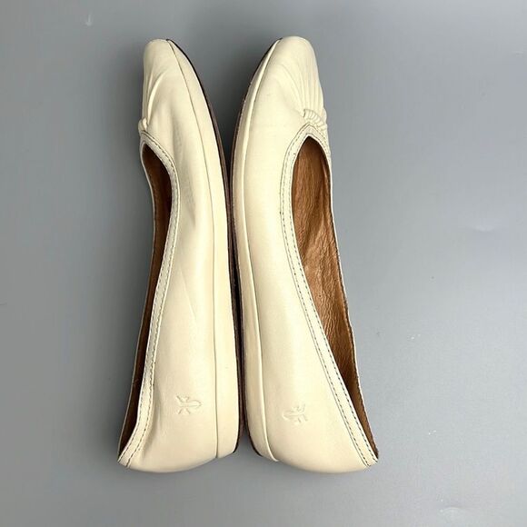 Like New Frye Clementine Ruching Skimmer Beige Flats size 5,5 M - Picture 6 of 13